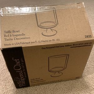 NEW - Pampered Chef Glass Trifle Bowl - RETIRED